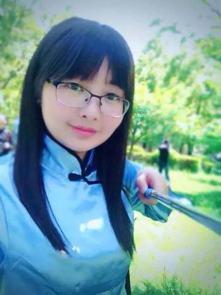 你……你我有缘,才相逢在此,可是,也许,今生我们也无缘,到老不相见.