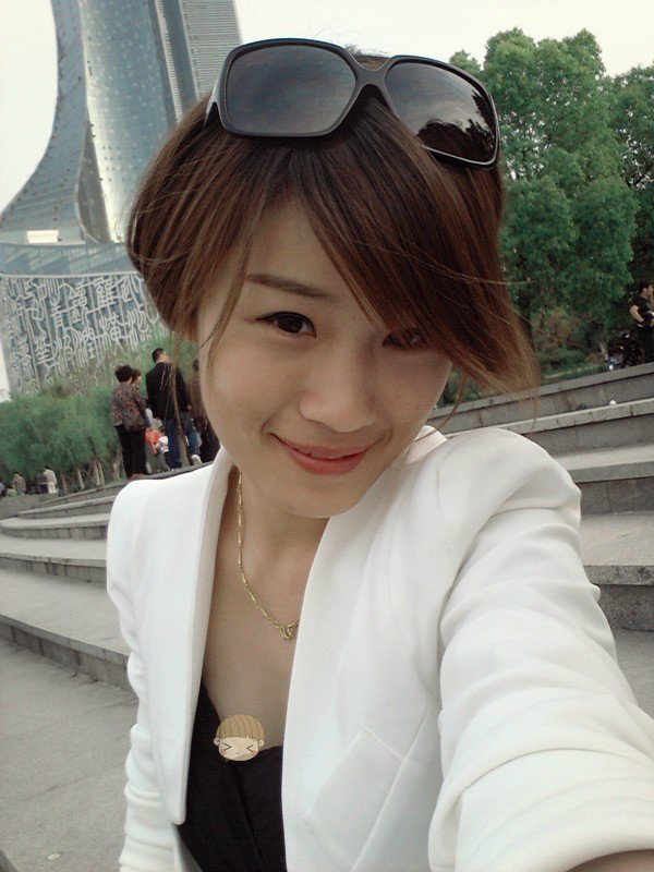 我是一名28岁的女性,已婚,如果去见男性网友会不会出事儿